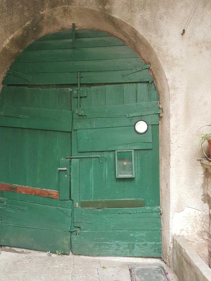 Apartmani Sole Vis Exterior foto